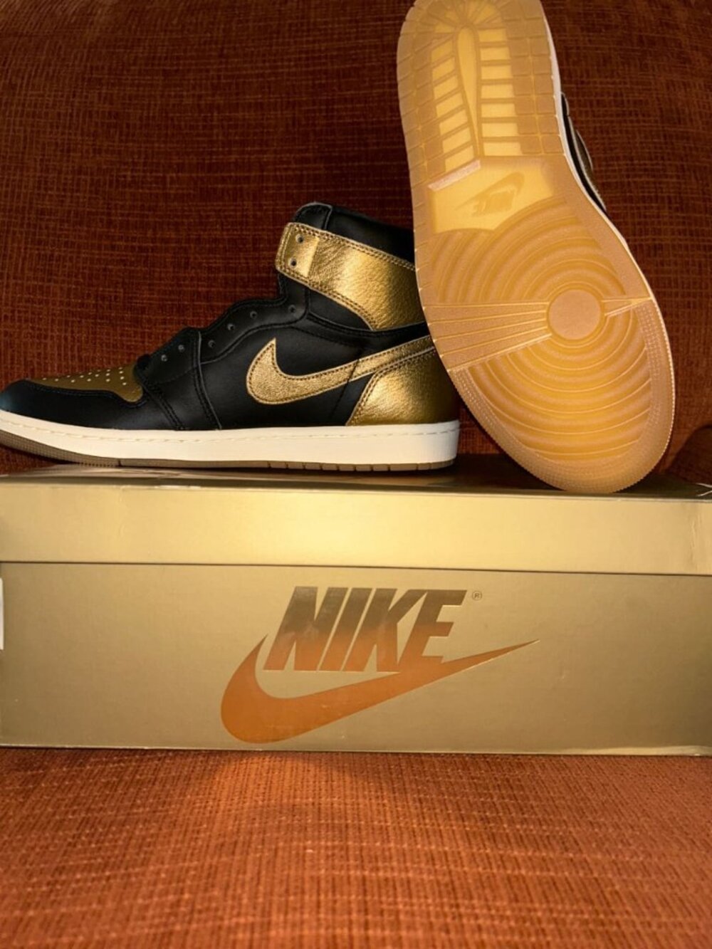 Air Jordan 1 Retro High OG Black/Metallic Gold (Gold Toe) Size 10.5 Brand New